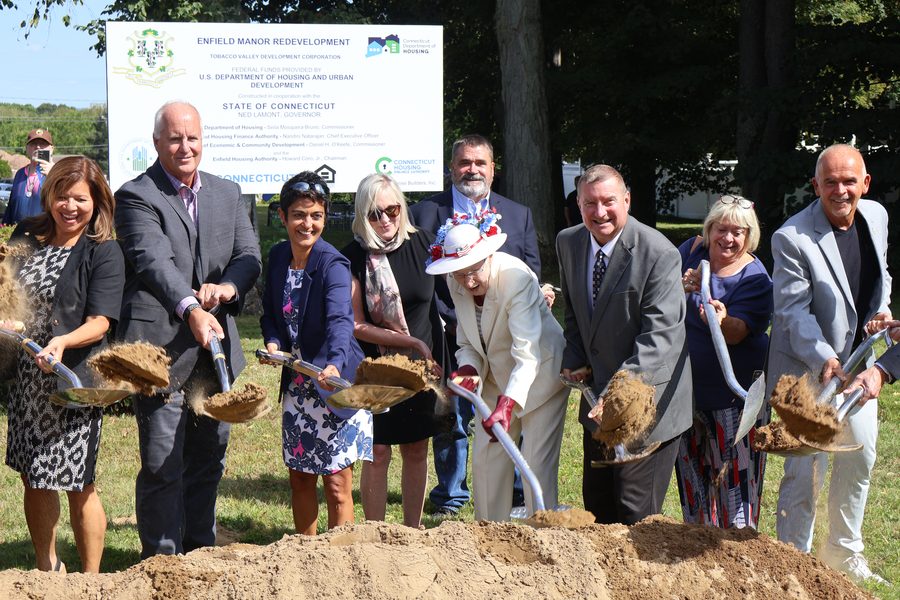 Senator Kissel with officials holding shovels at a groundbreaking ceremony
